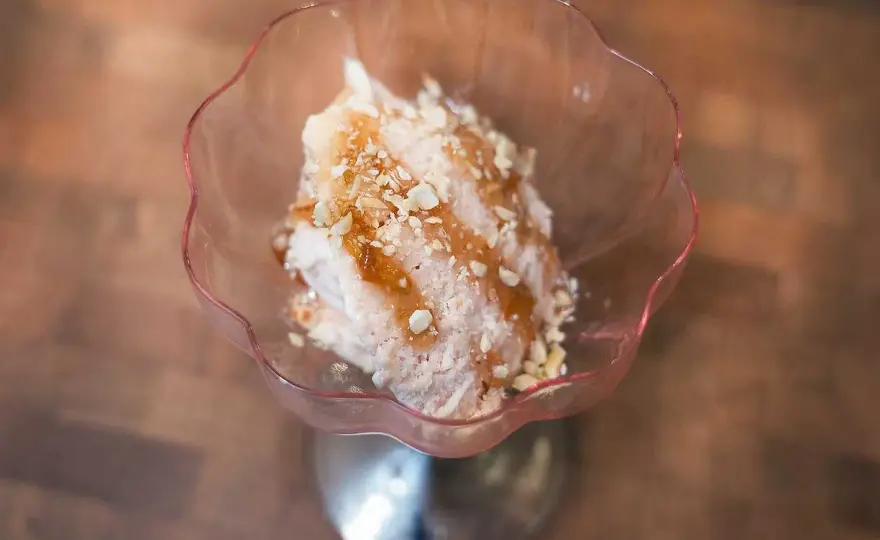 Rabarbersorbet som blir frisk, len och helt rätt i konsistensen