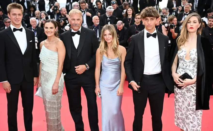 Kevin Costner dzieci - Ile ich ma? Poznaj patchworkową rodzinę