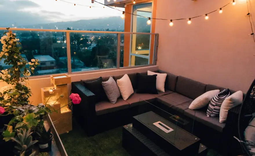 Alternatywy dla sztucznej trawy na balkon: Inspiracje i porady