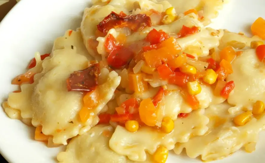 Idealny sos do ravioli - Dobierz go do farszu i smaku!