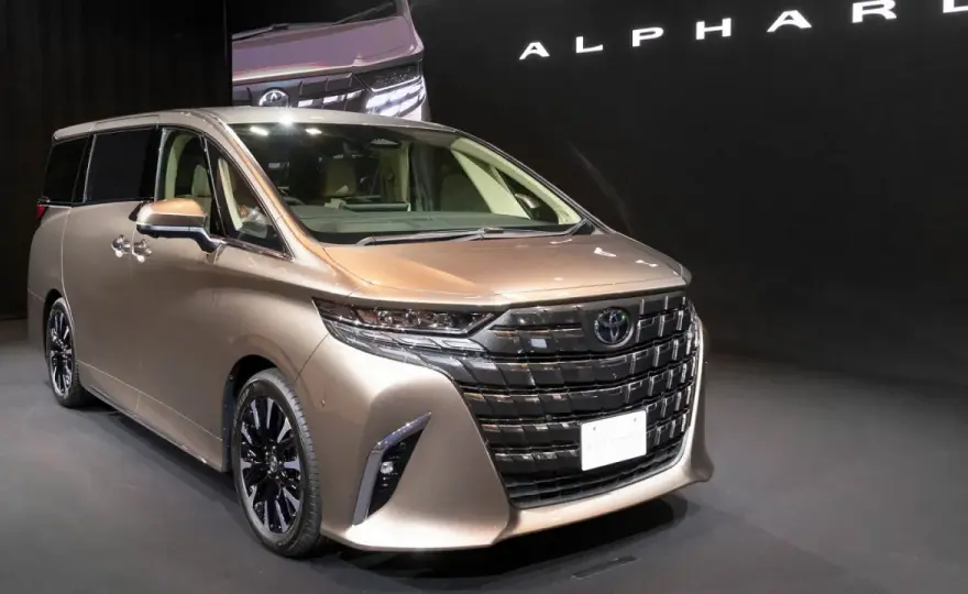 Toyota Alphard – Czy luksusowy van ma sens w Polsce?