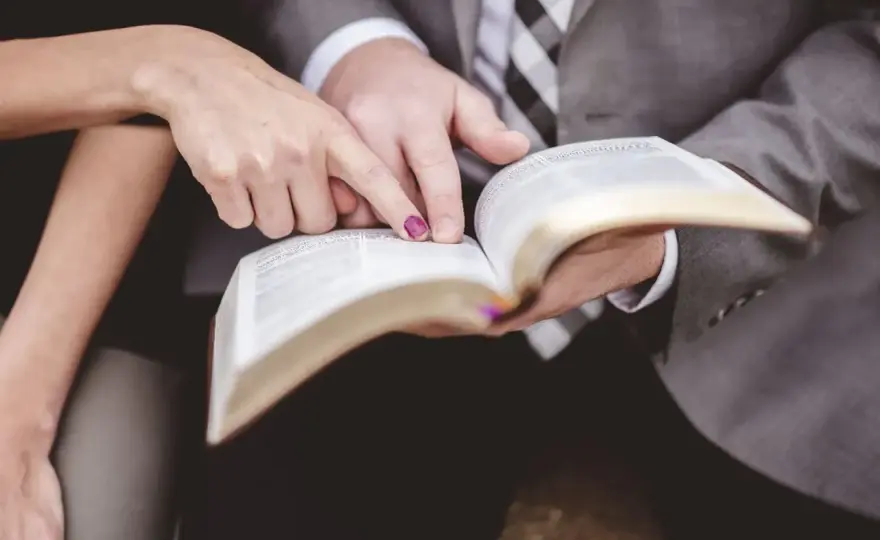 Tekst biblijny na ślub - Jak wybrać idealny fragment?
