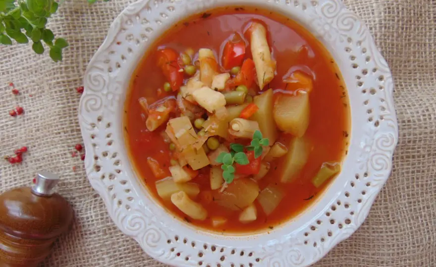 Włoska zupa minestrone oczaruje Twoją rodzinę smakiem! Przepis
