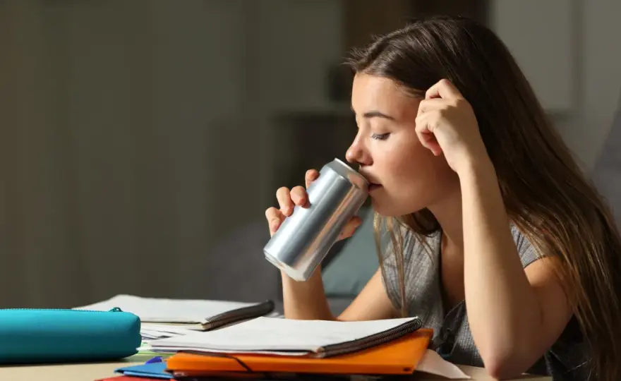 Energetyki szkodliwe? Nowe prawo, ryzyko dla serca i mózgu. Sprawdź!