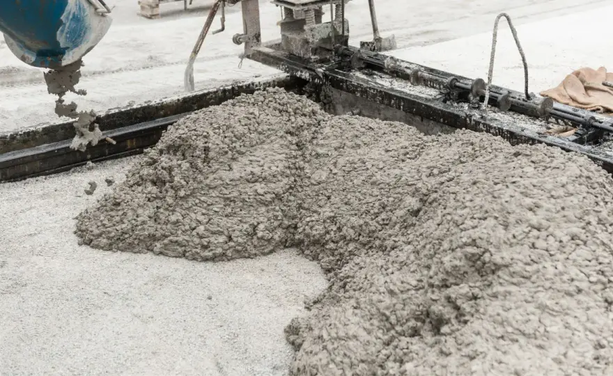 Beton pod kostkę - czy to zawsze dobry pomysł? Poradnik
