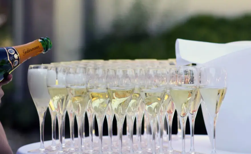 Jak przygotować toast weselny? Praktyczny poradnik
