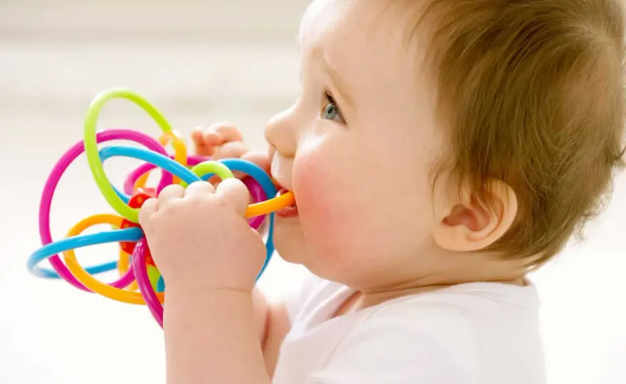 Mal di denti a un anno? Come riconoscerlo e cosa fare