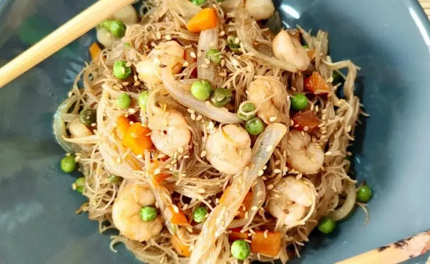Fideos de arroz fritos con gambas: receta fácil y deliciosa para disfrutar