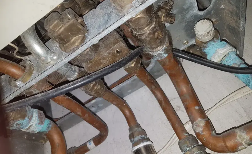 Niskie ciśnienie ciepłej wody Vaillant? Rozwiąż problem krok po kroku