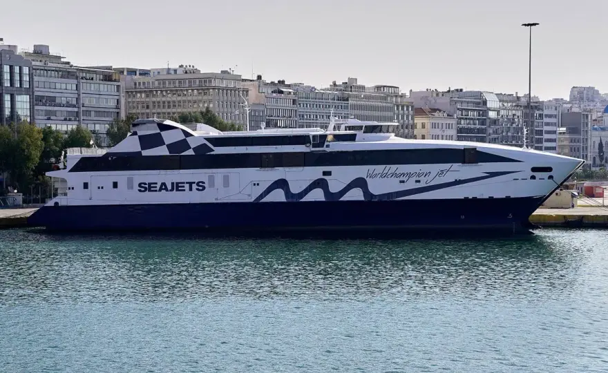 Rejs Ateny-Santorini - Prom czy samolot? Poradnik 2026