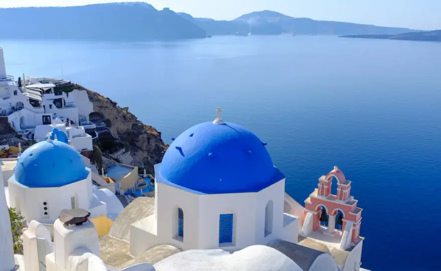 Jak dolecieć na Santorini? Wybierz lot bez błędów!