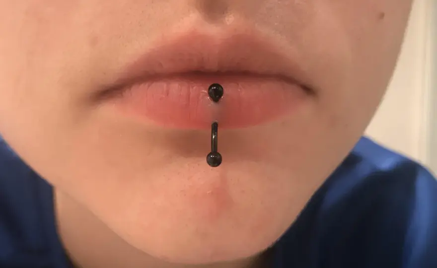 Vertical Labret - Czy to przekłucie jest dla Ciebie?