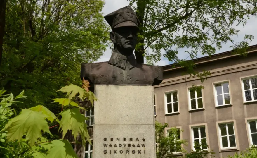 Plac Generała Sikorskiego w Krakowie - historia i atrakcje w okolicy