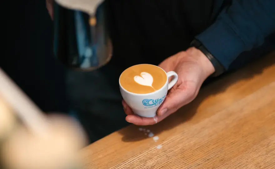Sekret latte art: Serce na kawie krok po kroku zawsze się uda!