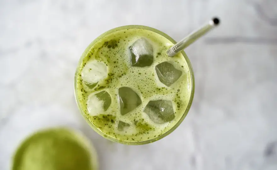 Jak smakuje matcha latte? Odkryj jego unikalny smak i aromat