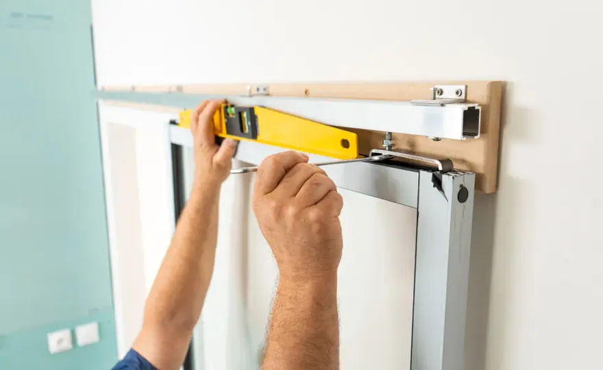 Pose en applique de porte - L'astuce pour gagner de la place
