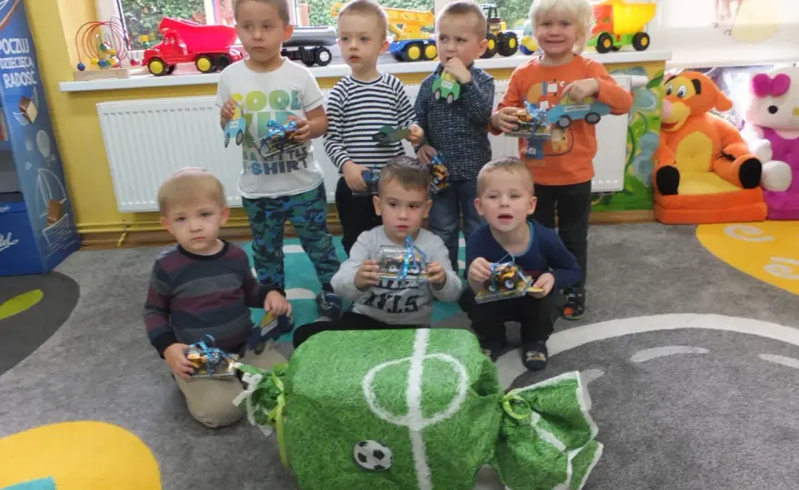 Pomysły na dzień chłopaka w przedszkolu, które zachwycą dzieci