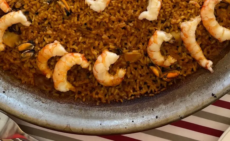 Arroz del senyoret perfecto con marisco limpio y buen fumet