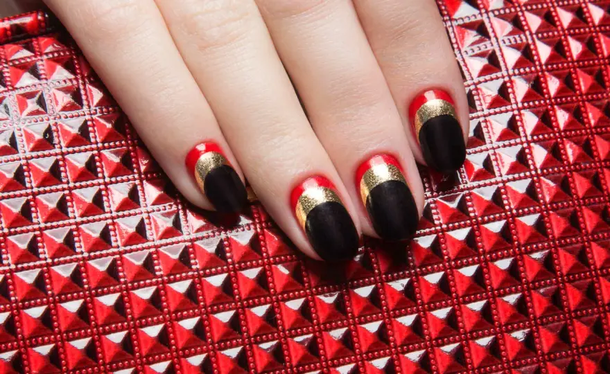 Modne paznokcie na lato - Jak wybrać idealny manicure?