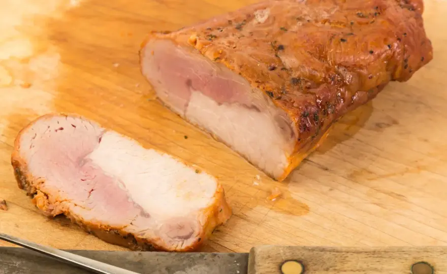 Domowa polędwica pieczona: Soczysta i aromatyczna na kanapki