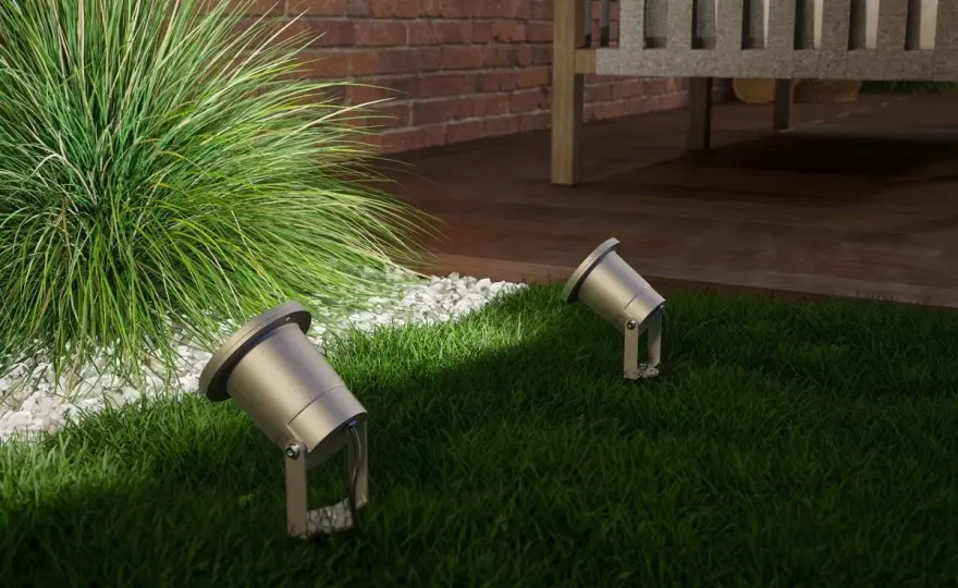 Montaż lamp ogrodowych - DIY czy elektryk? Bezpieczny ogród