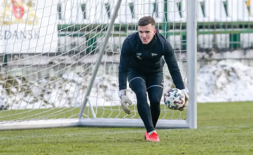 Bramkarz piłkarski - rola, trening i przepisy w praktyce