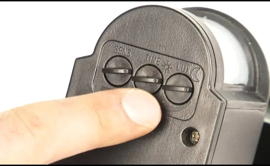 Jak ustawić czujnik zmierzchu w lampie? Poradnik LUX