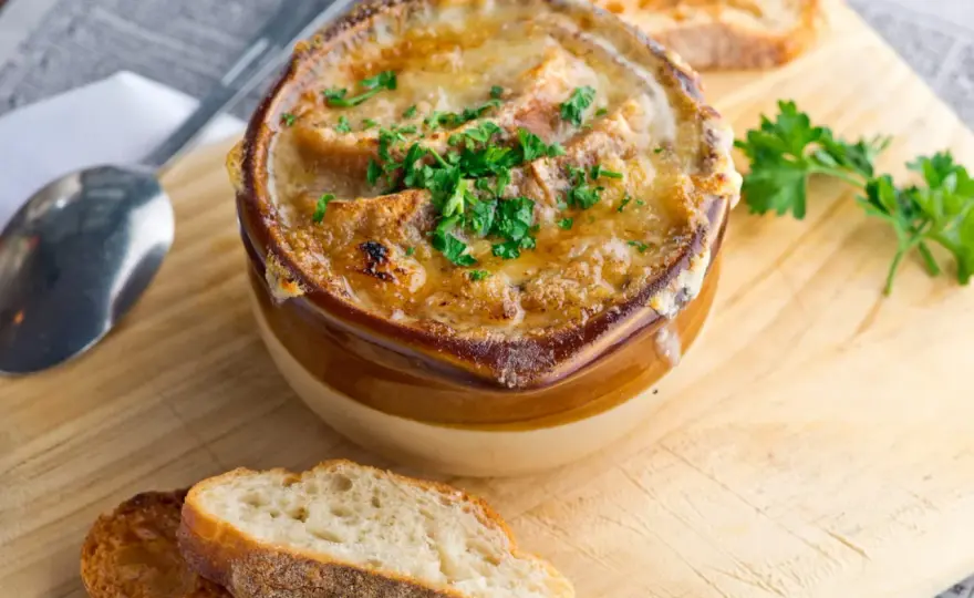Soupe à l'oignon gratinée - La recette parfaite et ses secrets