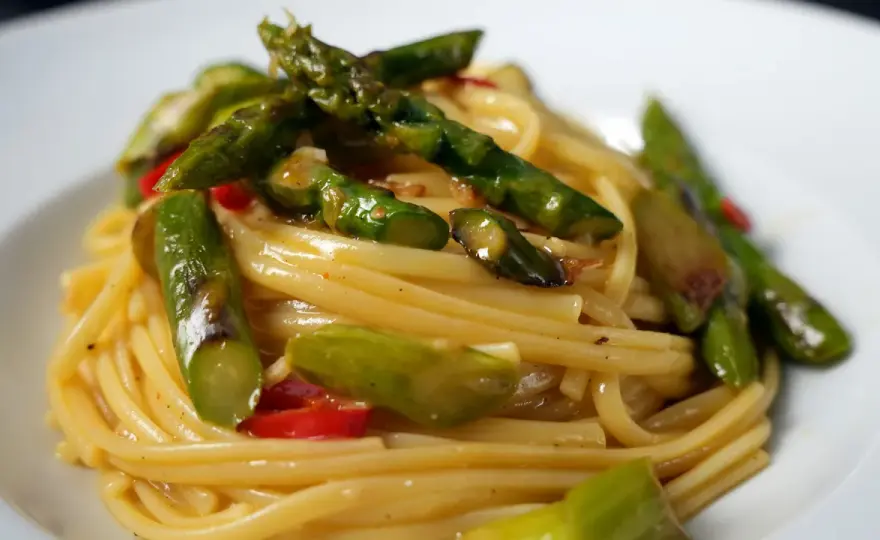 Spargel Carbonara - So gelingt die cremige Frühlingspasta