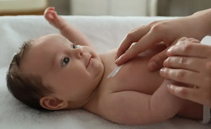 3-miesięczne niemowlę - rozwój, karmienie, sen i sygnały alarmowe