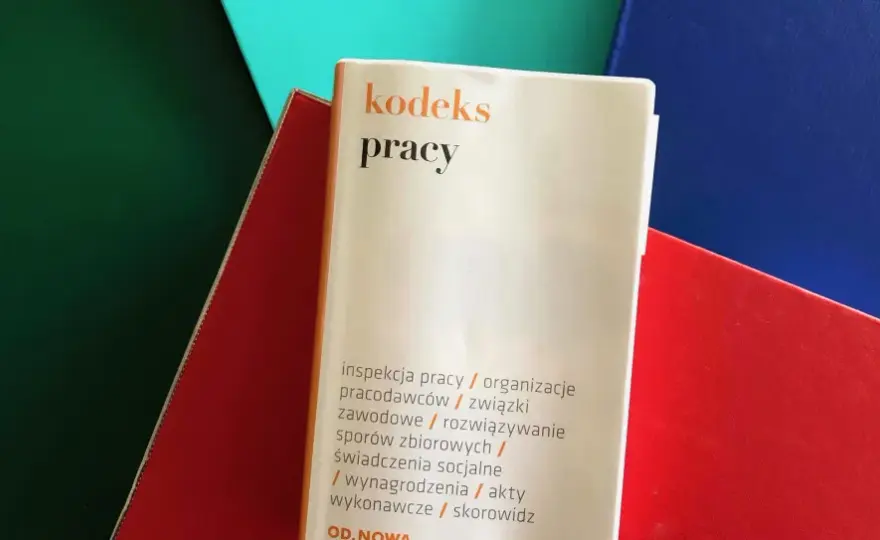 Kiedy został uchwalony kodeks pracy? Zaskakujące fakty i znaczenie