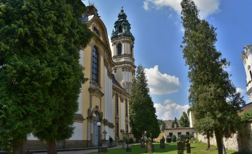 Najciekawsze atrakcje w Krzeszowie: odkryj ukryte skarby regionu
