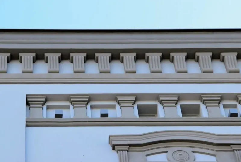 Jaką zaprawę do gzymsów wybrać, aby uniknąć błędów w renowacji?