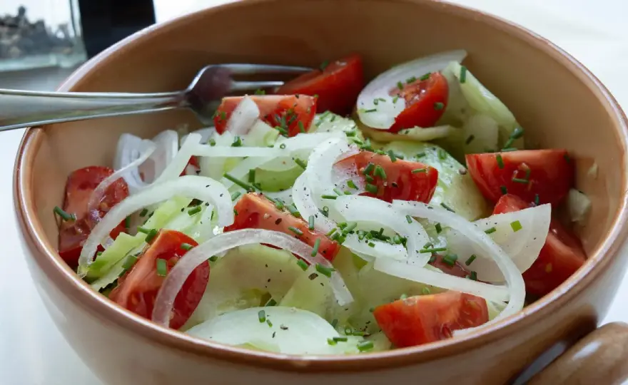 Tomaten-Gurken-Salat mit Balsamico - So wird er nicht wässrig