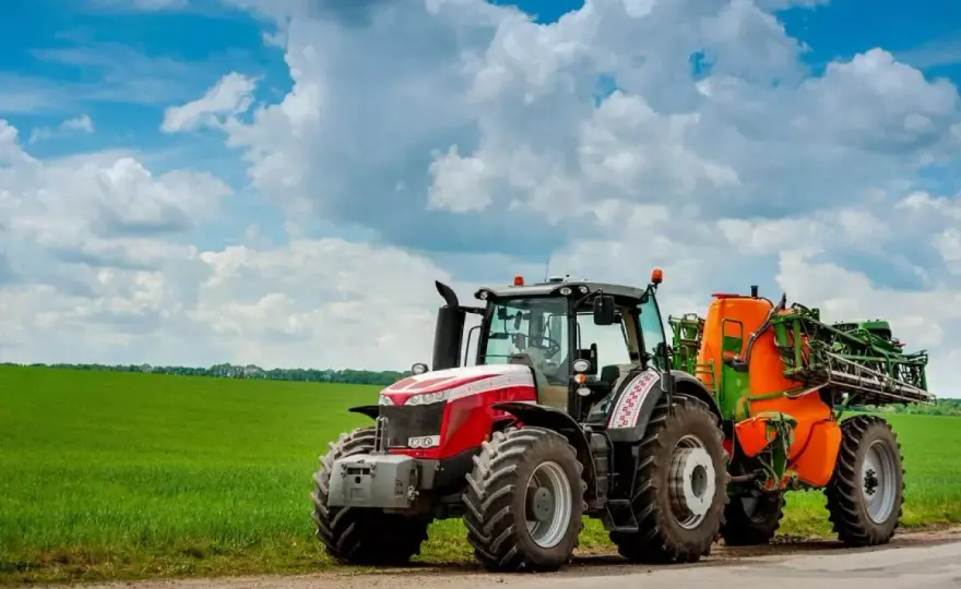 Jaki ciągnik 150 KM wybrać? Porównanie modeli i ich zalety