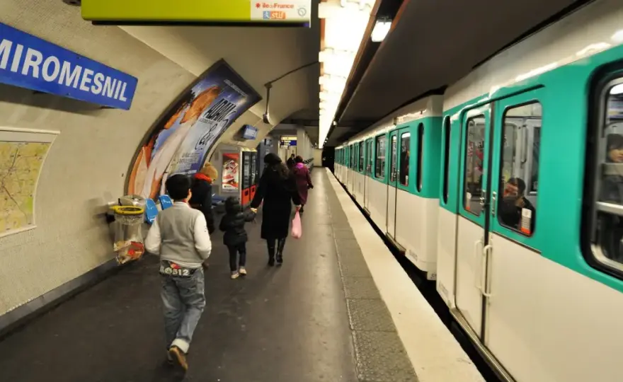 Paryskie metro: Twój przewodnik bilety, trasy i porady