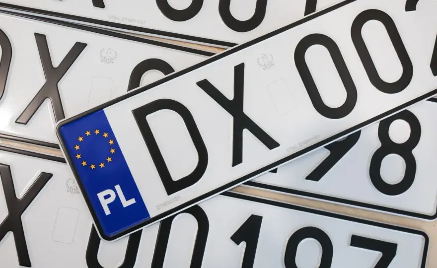 Przerejestrowanie auta: 30 czy 90 dni? Terminy i kary 2026