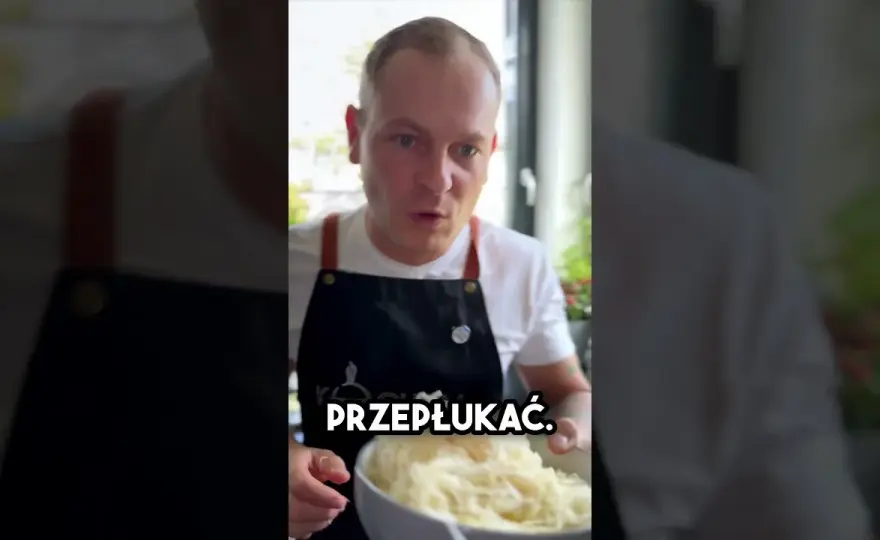 Co dodać do surówki z kiszonej kapusty, aby była smaczniejsza?