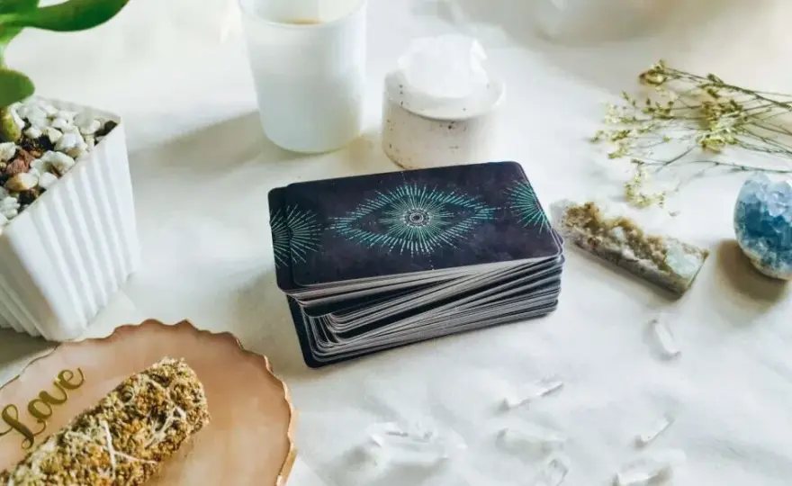 Czy tarot się sprawdza? Odkryj prawdę o jego skuteczności