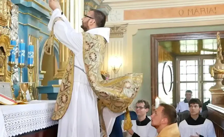 Ile trwa msza trydencka? Czas trwania i co warto wiedzieć
