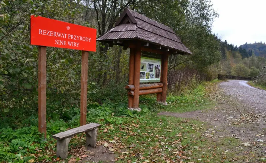 Sine Wiry: Parking i dojazd - praktyczny przewodnik