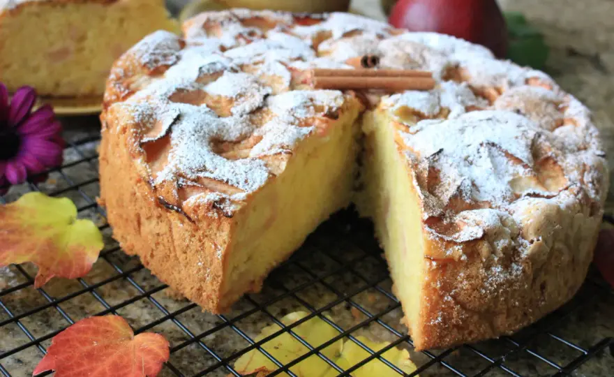 Ciasto na oliwie - wilgotne i aromatyczne. Sprawdź przepis!