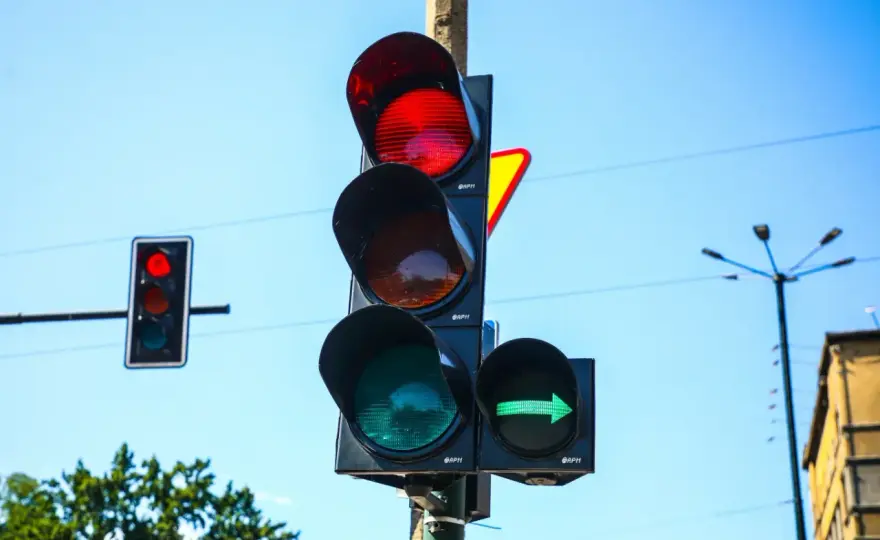 Zielona strzałka S-2 - Jak przejechać i nie dostać mandatu?