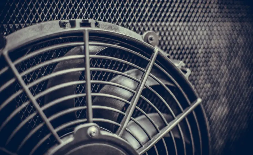 Ventola Radiatore Auto Non Parte? Diagnosi e Soluzioni Rapide