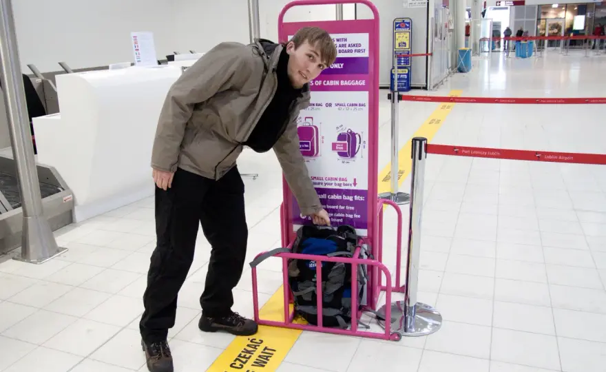 Wizz Air bagaż podręczny – co sprawdzają przy odprawie i boardingu?