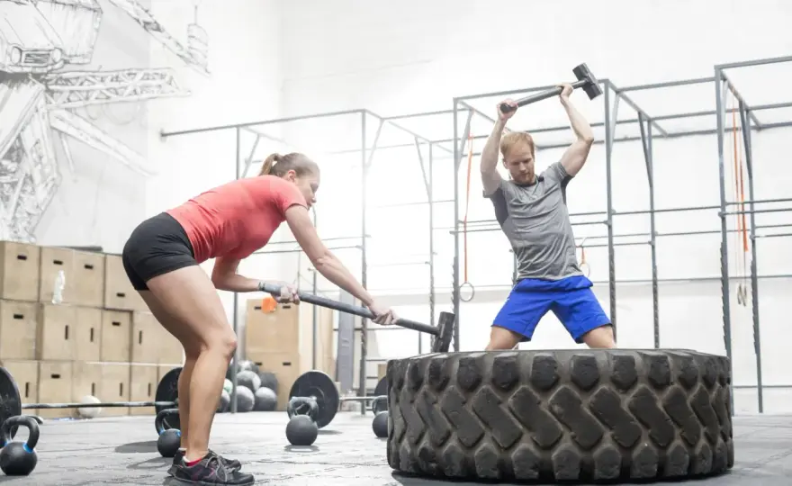 CrossFit czy siłownia? Koszty, efekty, ryzyko co wybrać?