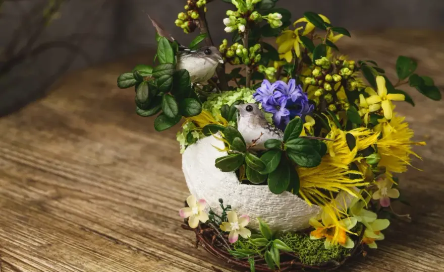 Nid de Pâques fleuri - Créez une composition naturelle