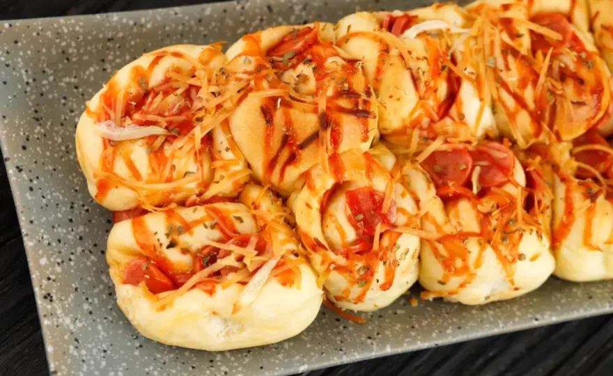 Bułeczki pizzowe idealne - Poznaj sekret puszystego ciasta!