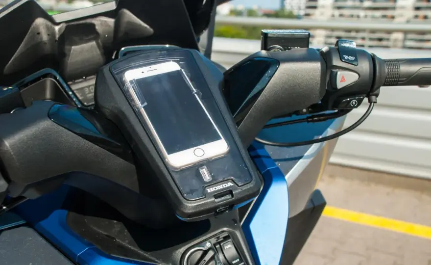 Uchwyt telefonu do Hondy Forza 125 - co wybrać?
