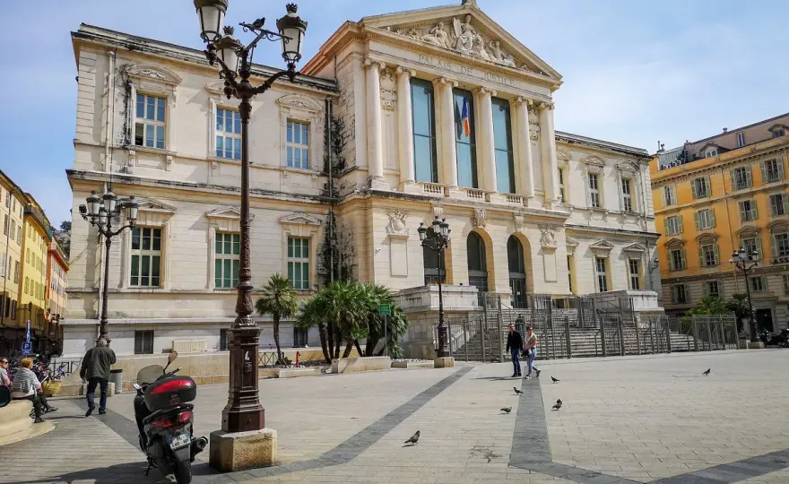 Plac Cours Saleya w Nicei - co zobaczyć i kiedy przyjść?
